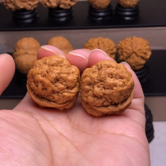 文玩核桃把件血舍利22