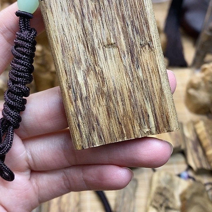 沉香吊坠惠安红油无事牌13克