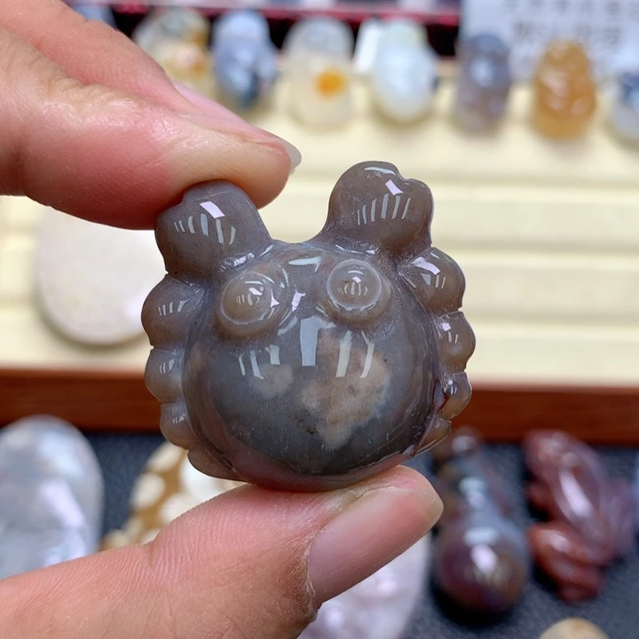 硅化珊瑚（珊瑚玉）未镶嵌颈饰有纹