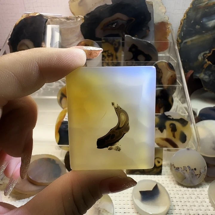 玛瑙/玉髓未镶嵌珠宝奇石