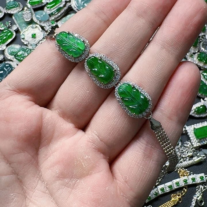 翡翠颈饰未镶嵌天然A货翡翠放漏