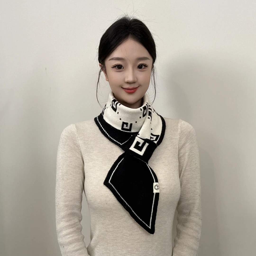 小围巾女款爆款2025新款围脖护颈女秋冬季保暖洋气加厚高档披肩