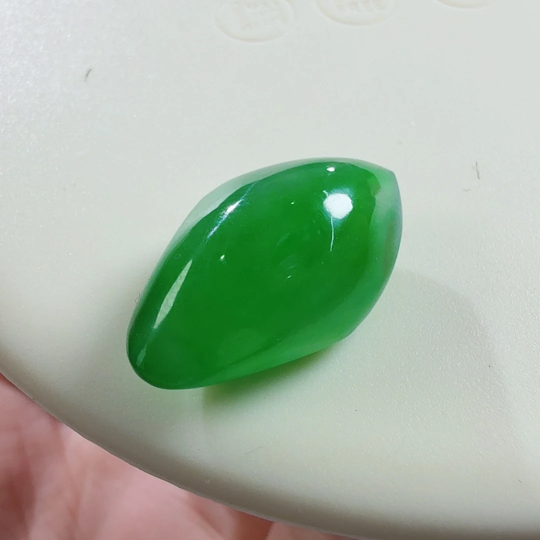 翡翠未镶嵌颈饰裸石