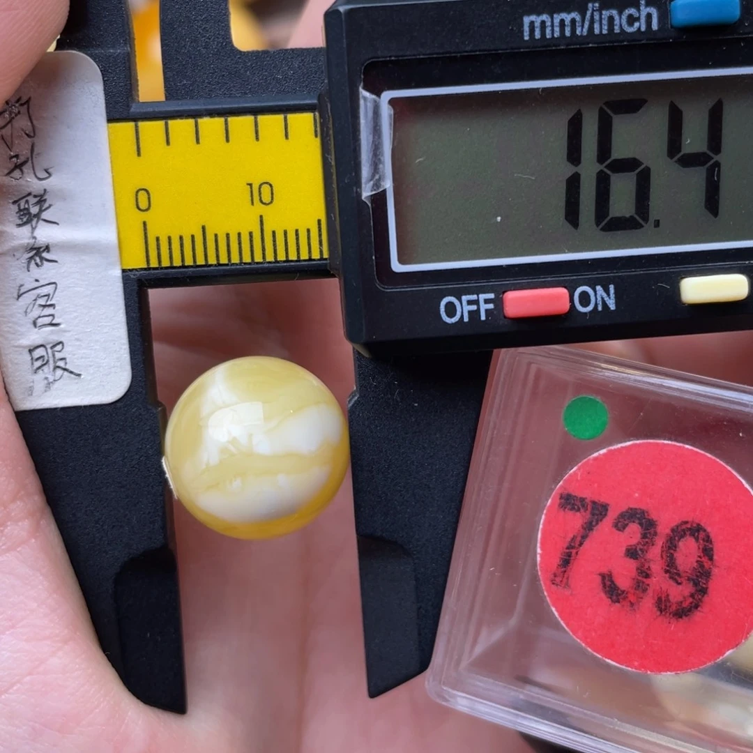 W***G蜜蜡未镶嵌珠宝奇石