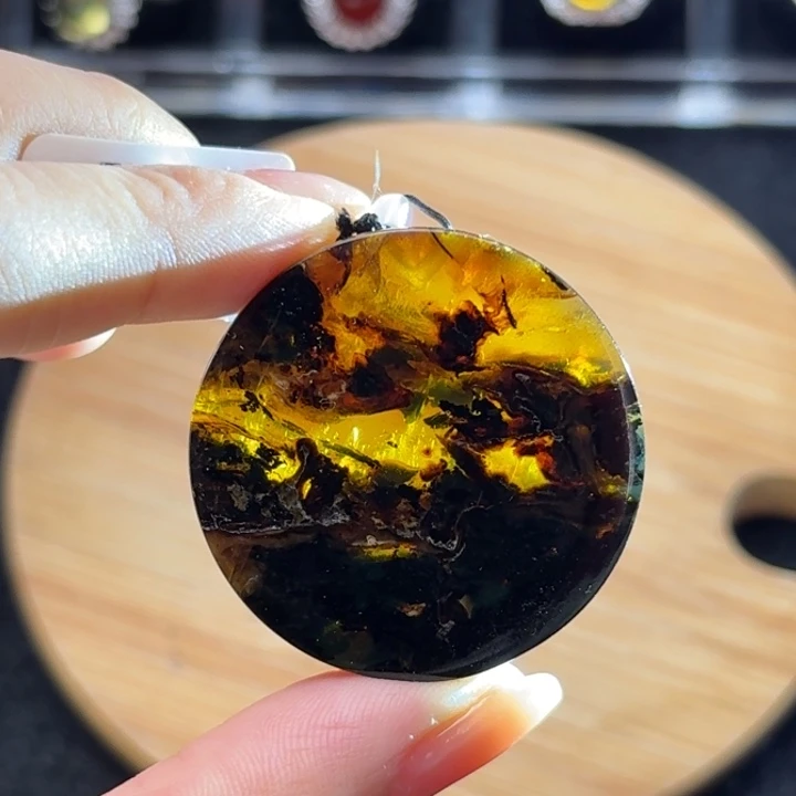 琥珀未镶嵌珠宝奇石