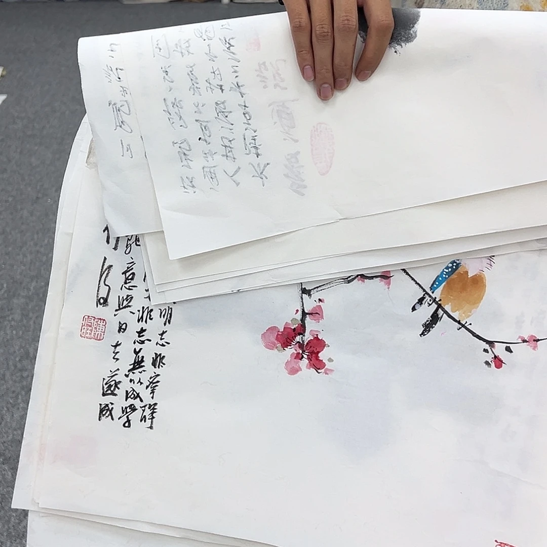 国画卖字画的小男孩