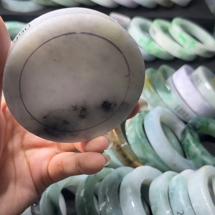 定制翡翠未镶嵌翡翠手镯