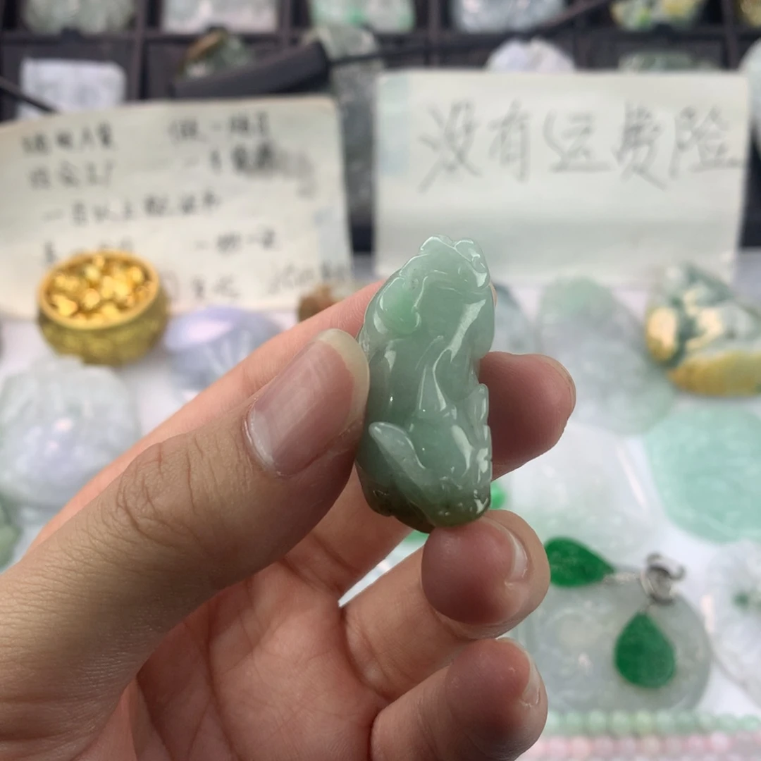 翡翠颈饰未镶嵌＿