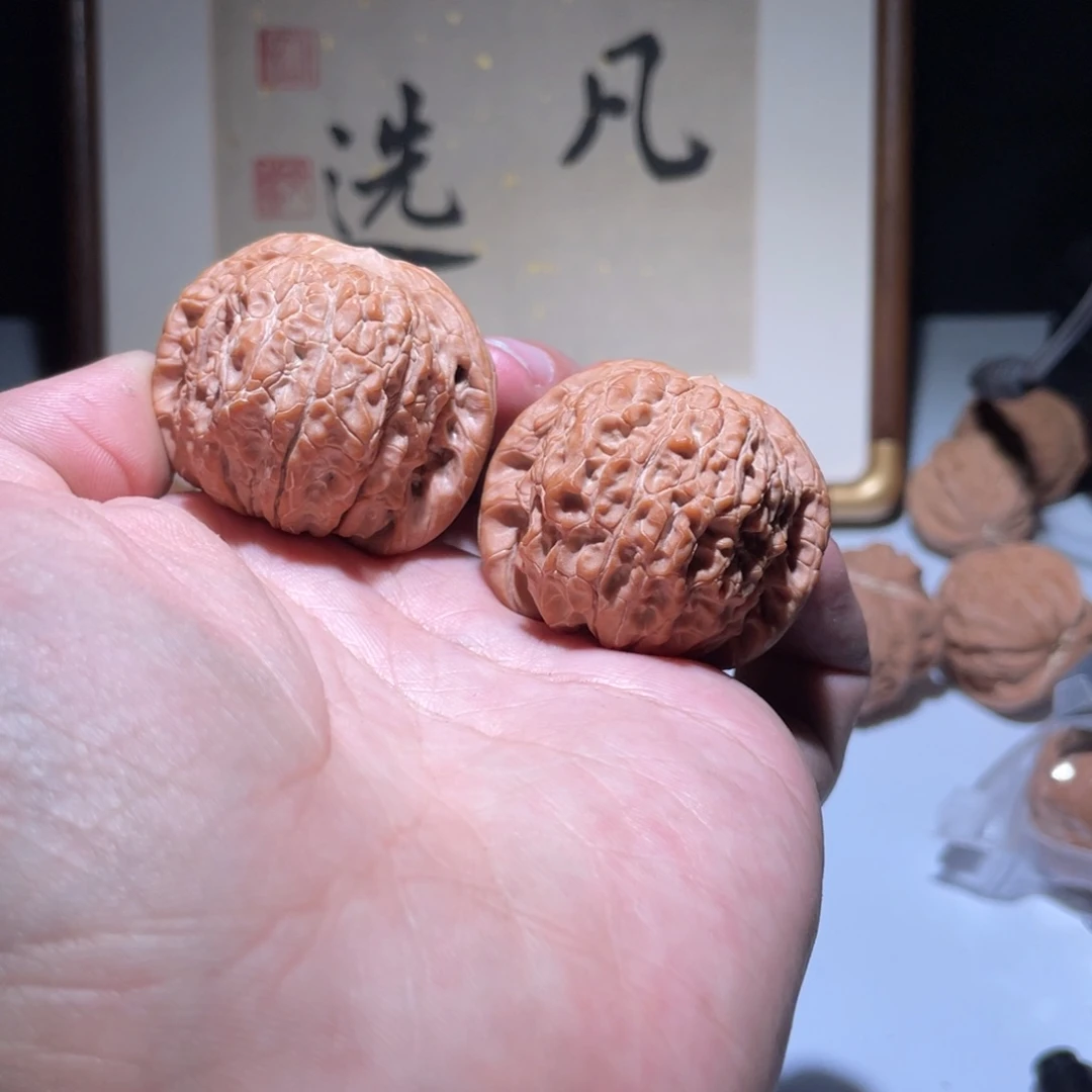 文玩核桃吊坠血麒麟