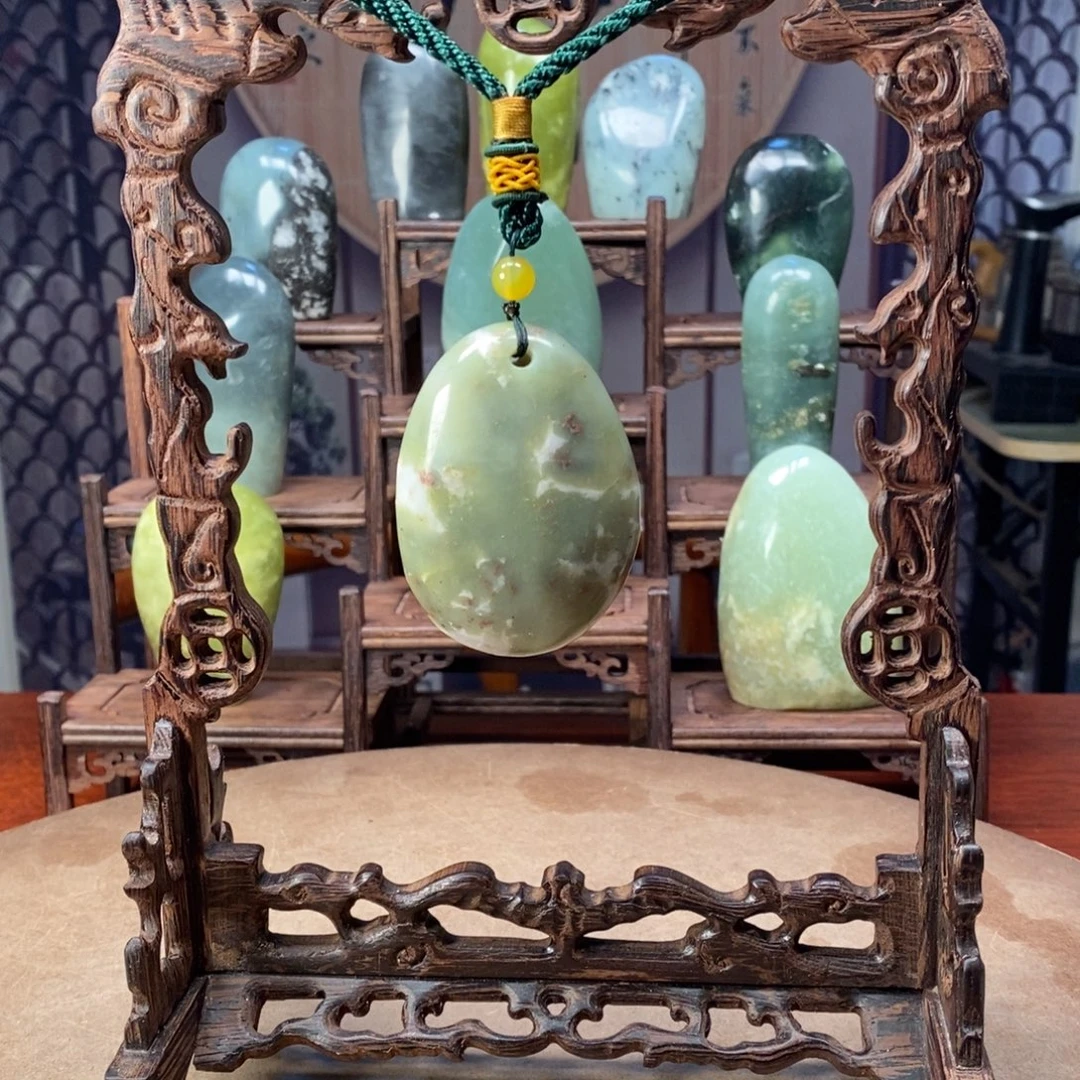 三***泰岫玉未镶嵌珠宝奇石