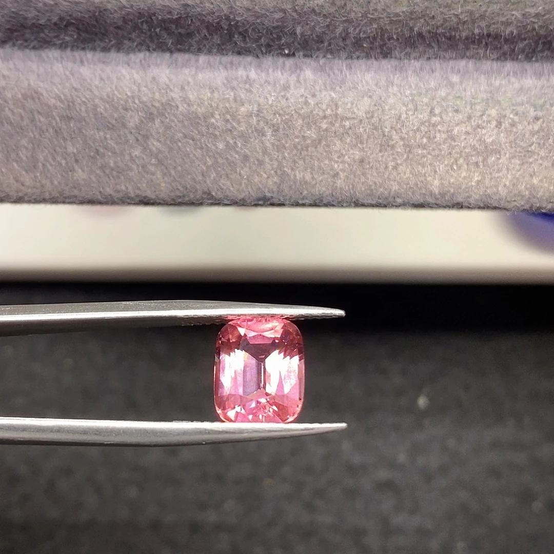 碧玺3.41克拉天然全净满火彩莲花粉碧玺未镶嵌