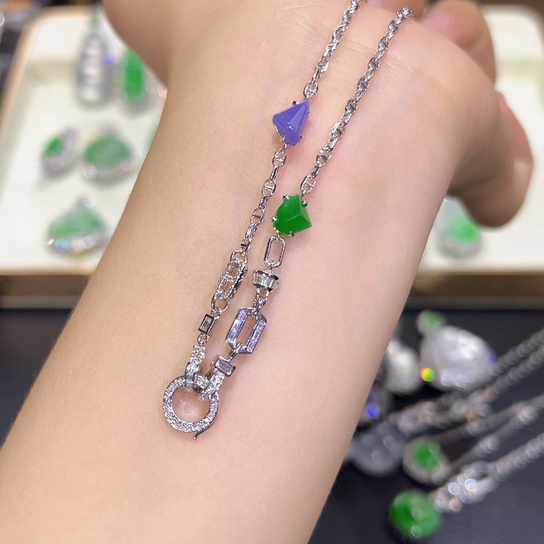 翡翠18K金镶嵌颈饰