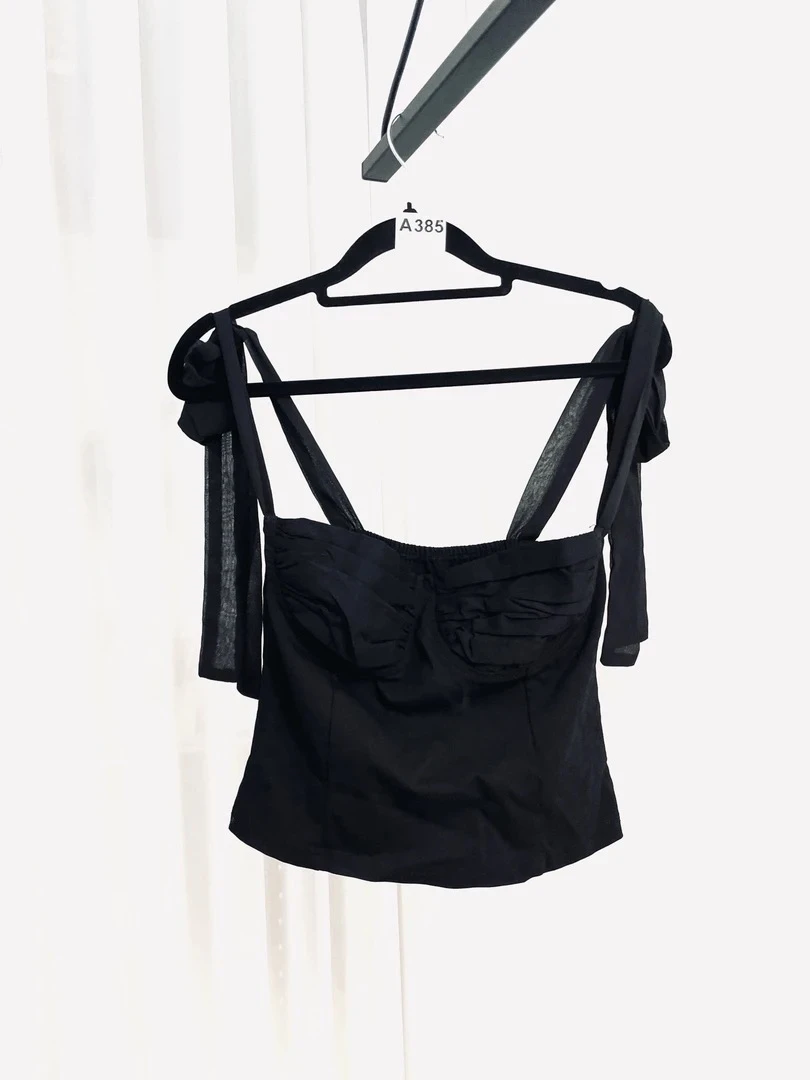 黑色肩部系带（吊带上衣）