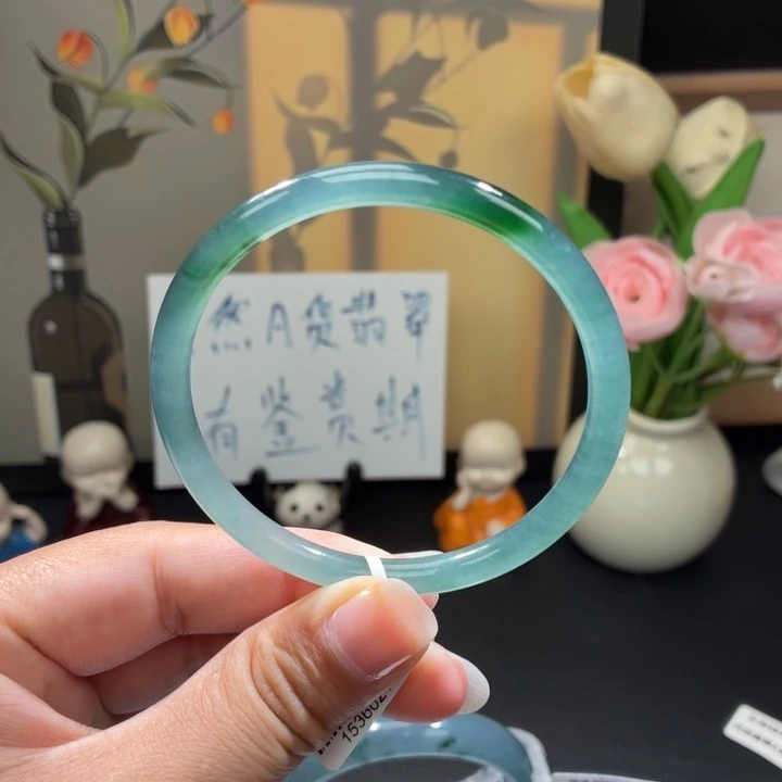 翡翠未镶嵌手镯冰晴底飘阳绿