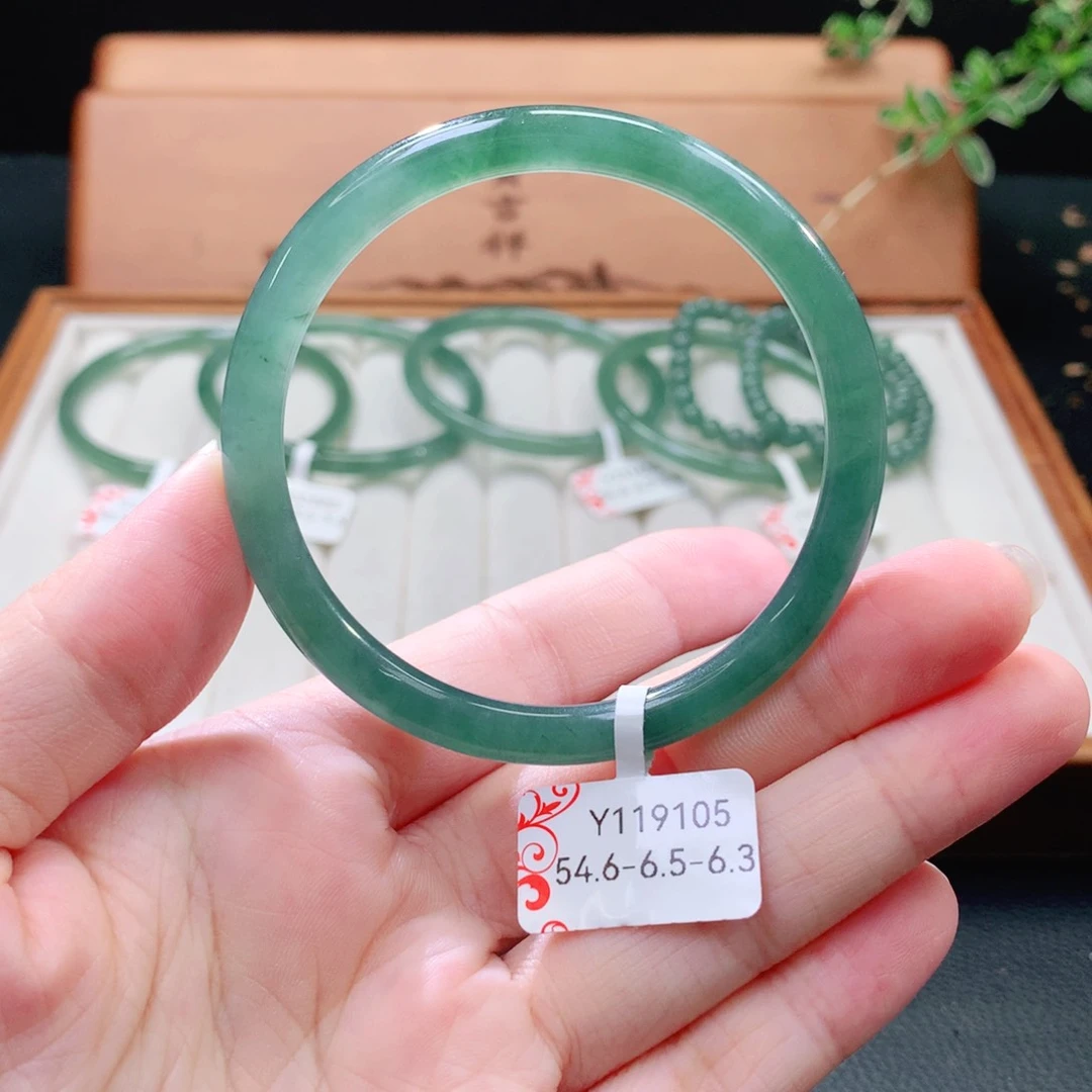 翡翠手镯（圆镯）未镶嵌