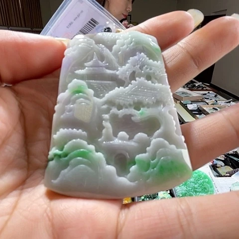 翡翠未镶嵌项圈一个