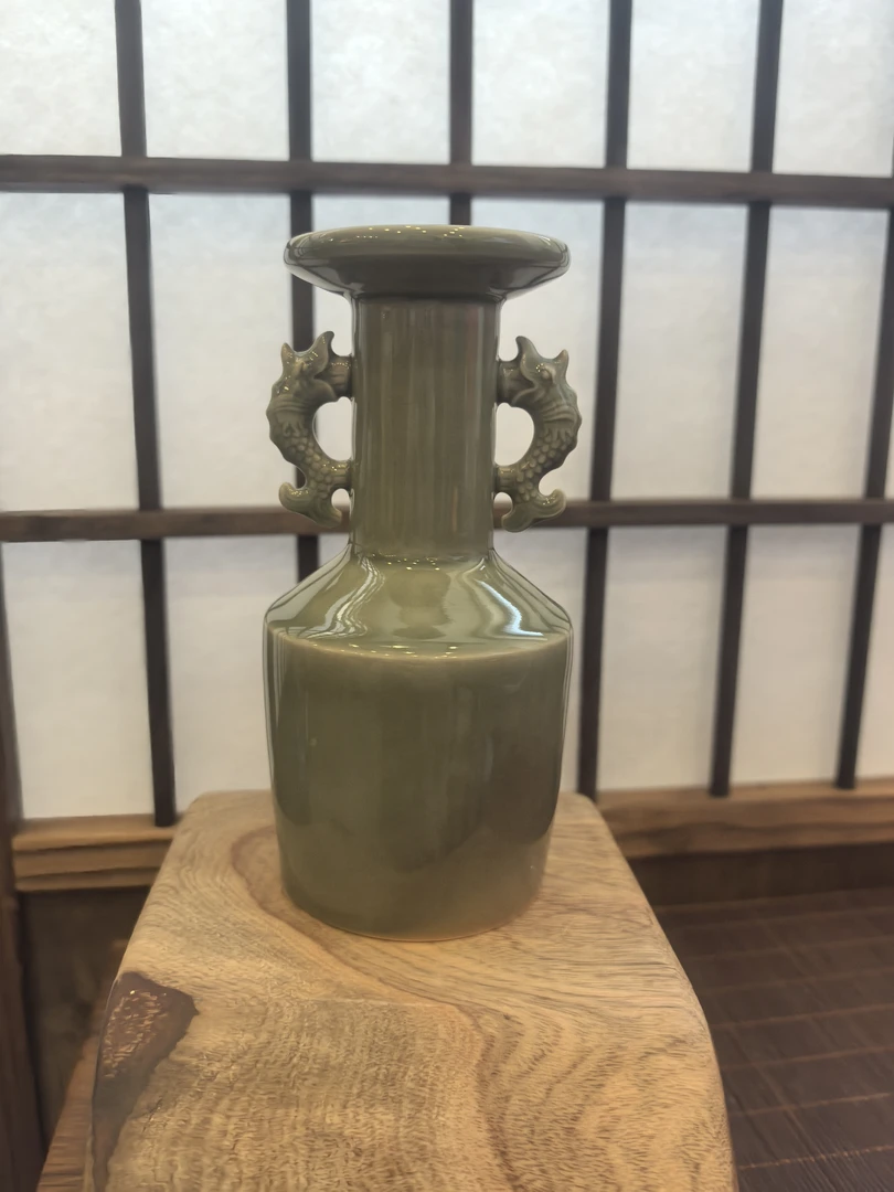 龙泉青瓷老梅子青鱼耳花瓶龙泉窑陶瓷