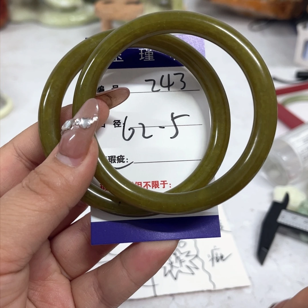 蛇纹石玉手镯未镶嵌