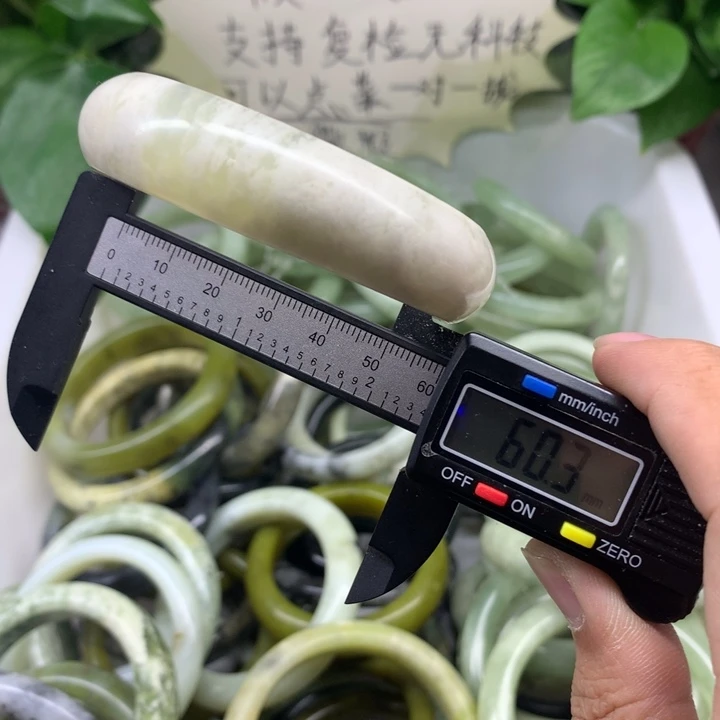 蛇纹石玉未镶嵌手镯55