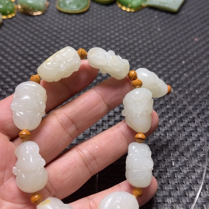 和田玉未镶嵌手串