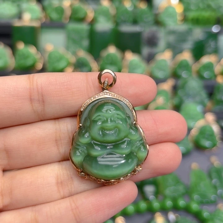 颈饰18K金镶嵌和田玉（碧玉）