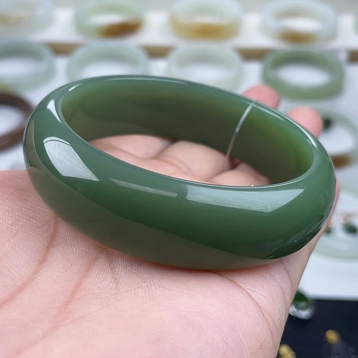 和田玉（碧玉）未镶嵌手镯