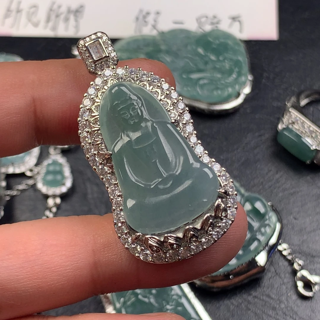 颈饰未镶嵌翡翠素衣