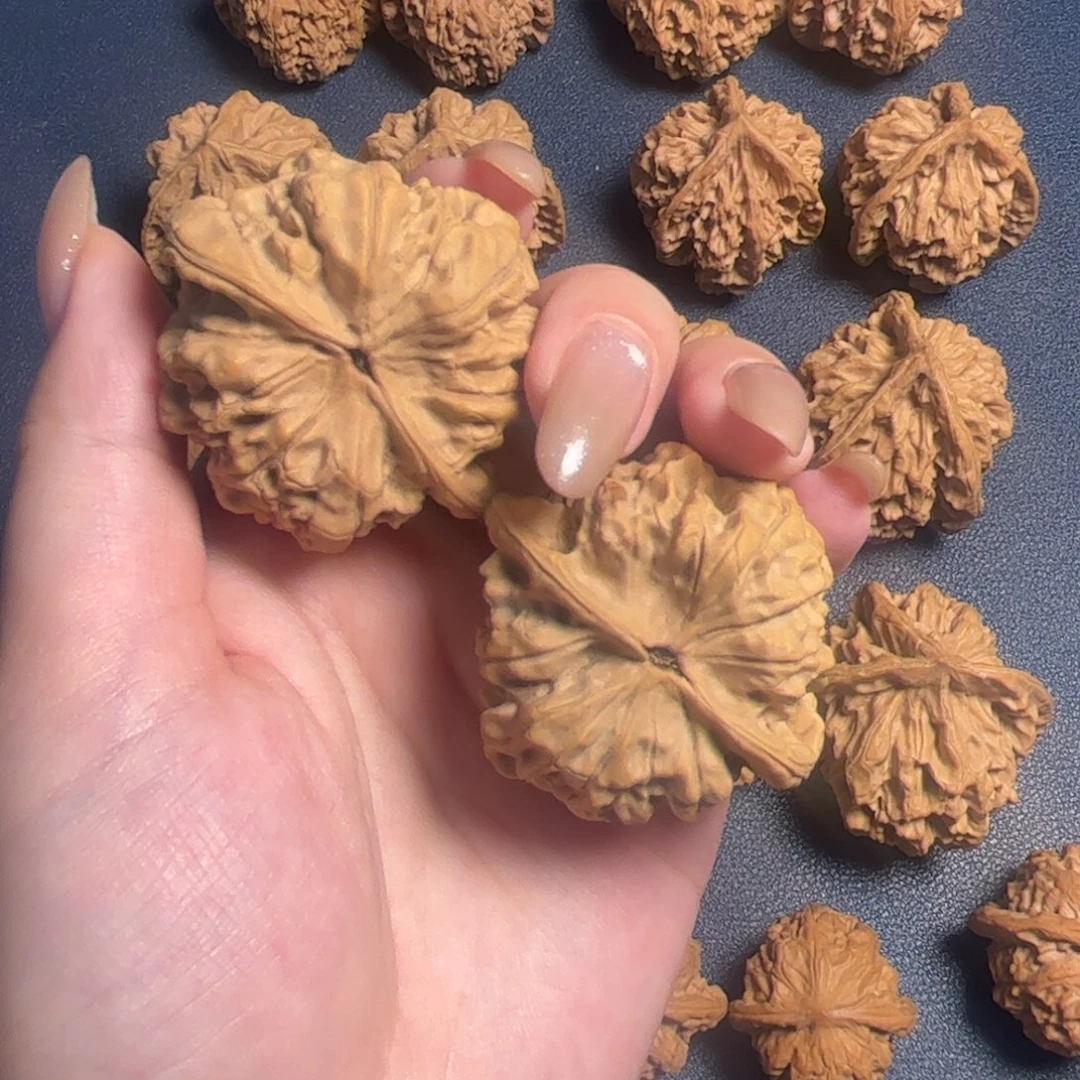 文玩核桃吊坠麒麟纹官帽