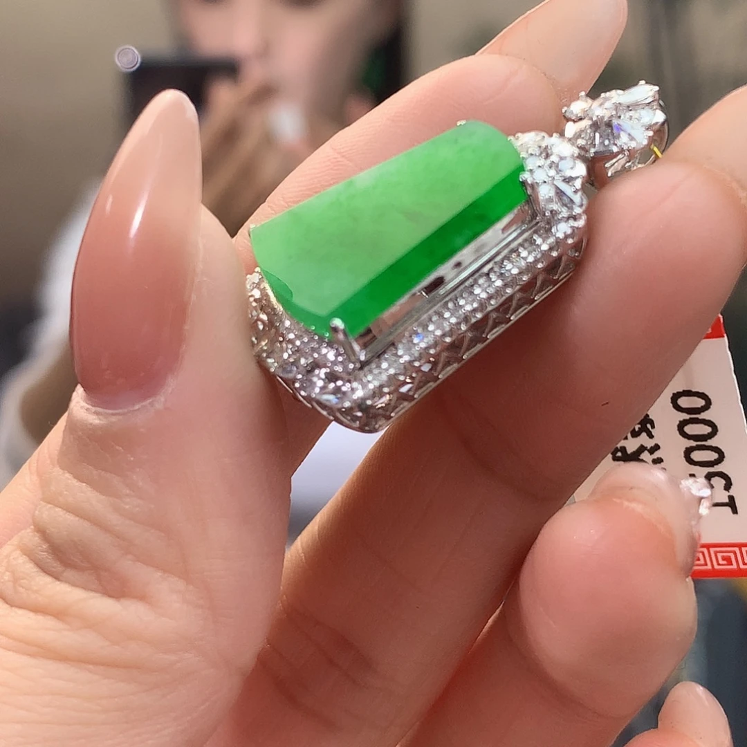 翡翠18K金镶嵌项链