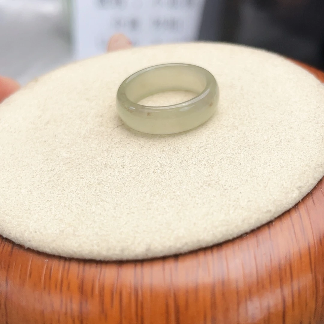 和田玉戒指未镶嵌100飘糖圆切16.2不退换