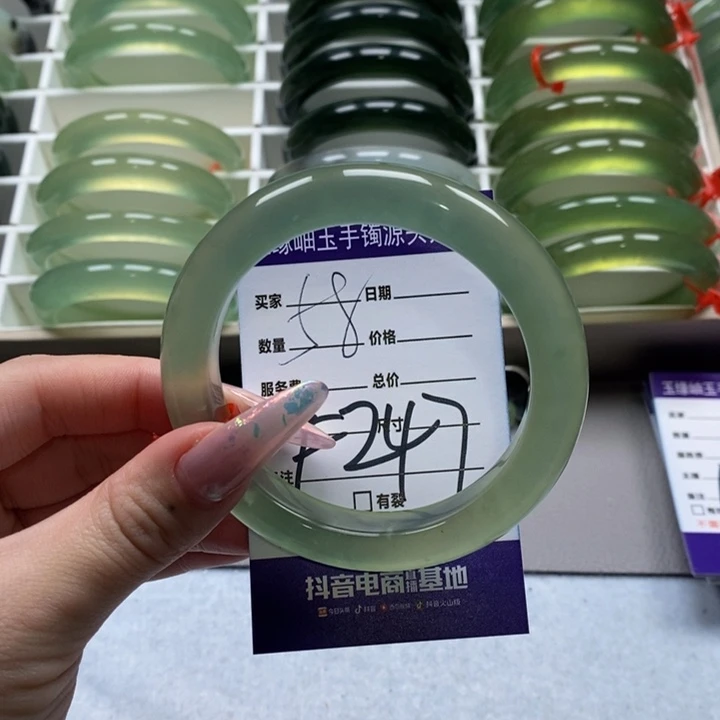 蛇纹石玉手镯未镶嵌桐***?