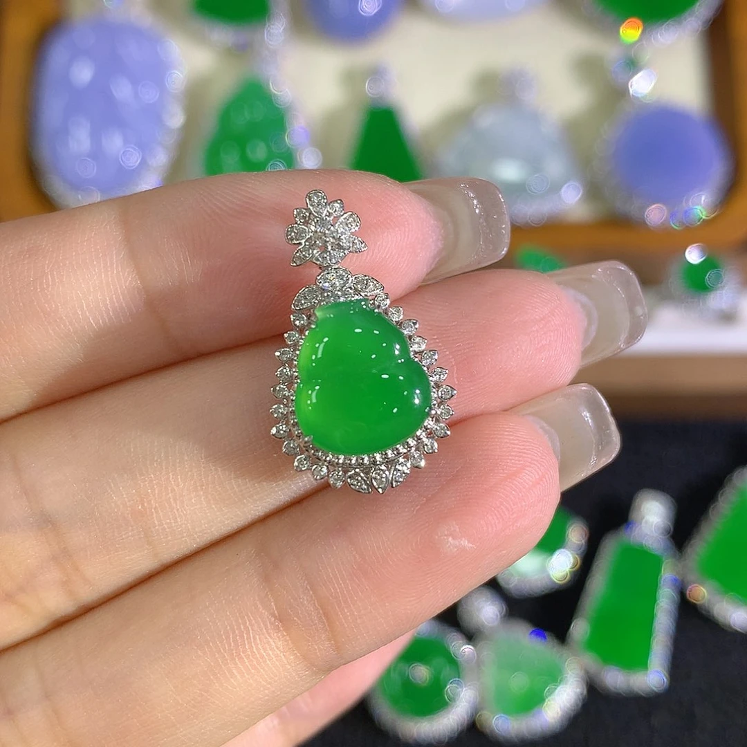 翡翠18K金镶嵌颈饰8888888