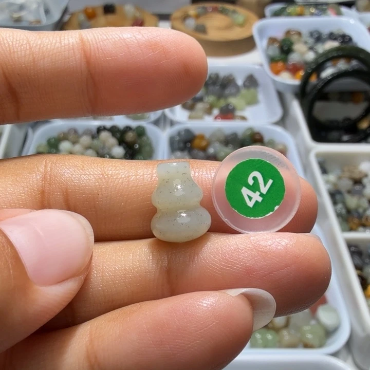 和田玉未镶嵌珠宝奇石