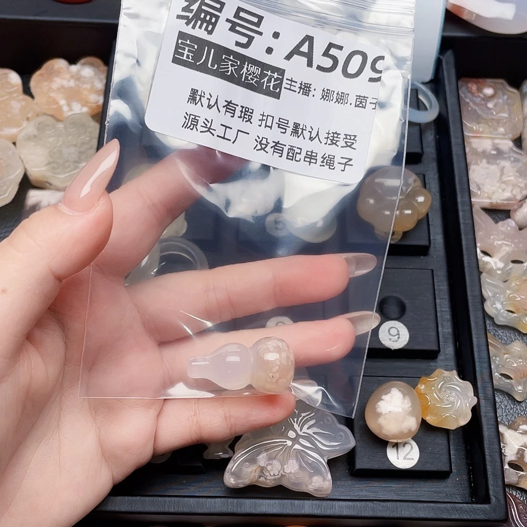 玛瑙/玉髓颈饰银S925镀金镶嵌奶*