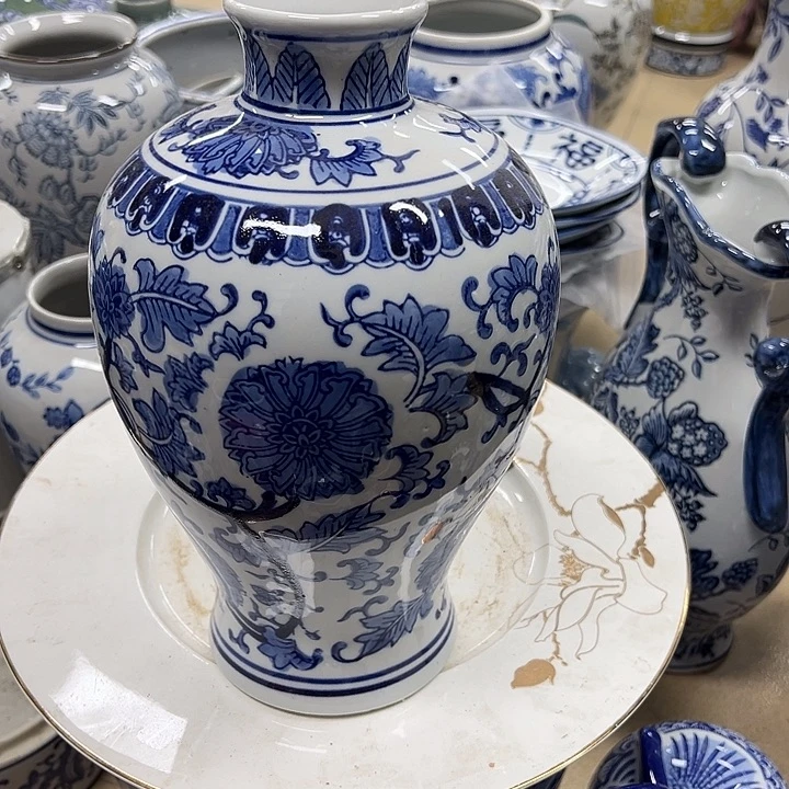 瓷片微瑕陶瓶。。。。。。。。。。。。。。。