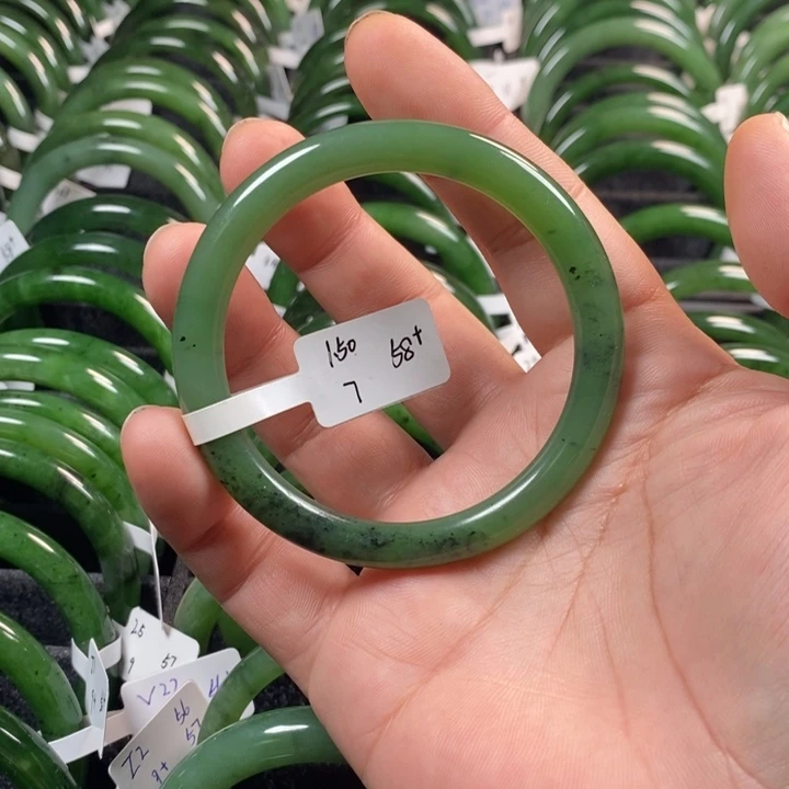 和田玉（碧玉）手镯未镶嵌58+