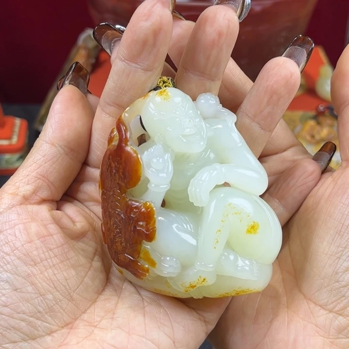 有***。和田玉未镶嵌挂件