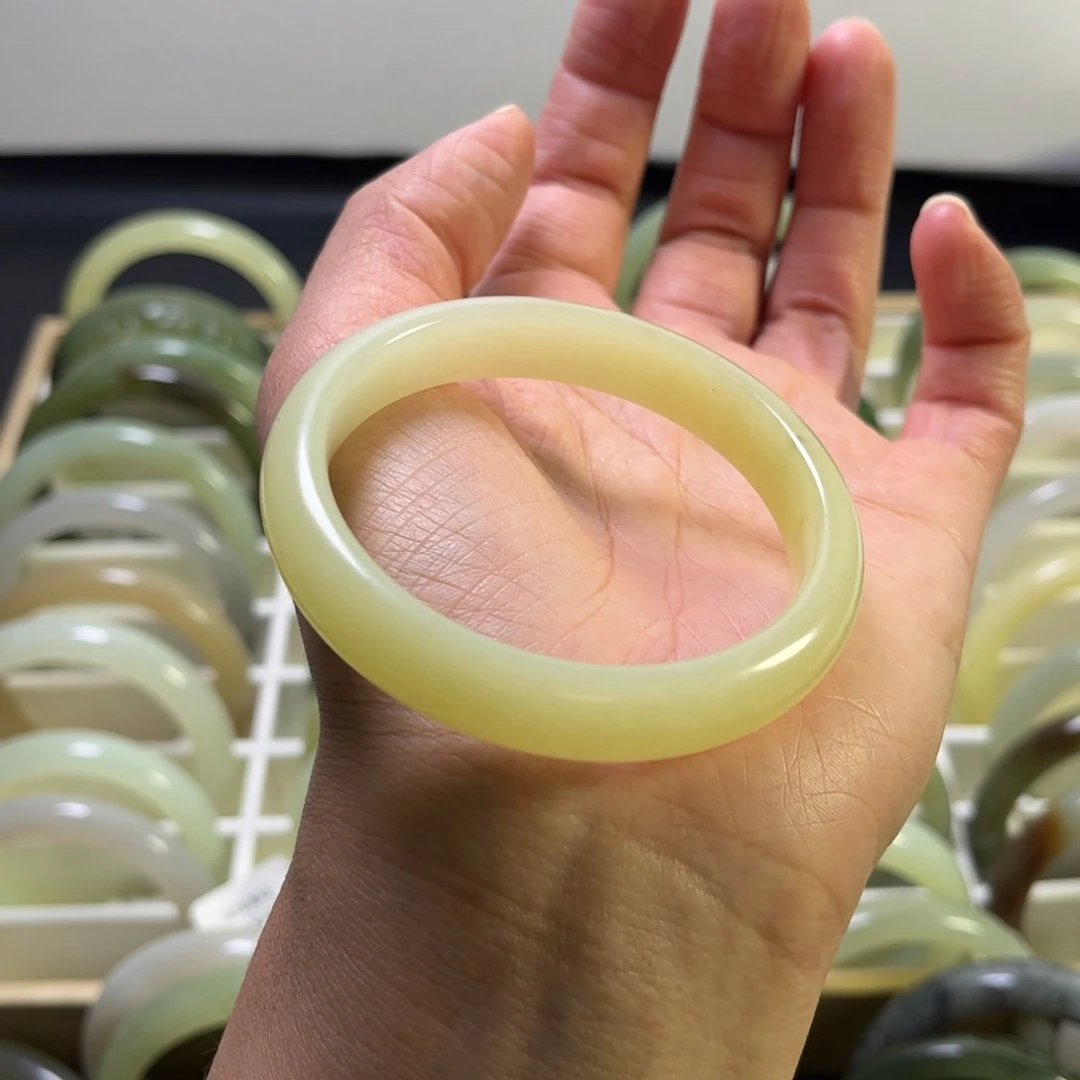 和田玉未镶嵌手镯53.5圈