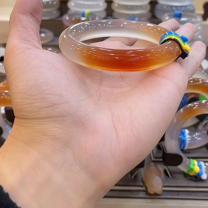 好***连玛瑙/玉髓未镶嵌手镯