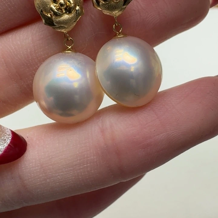 拼合珍珠（马贝珠）耳饰18K金镶嵌