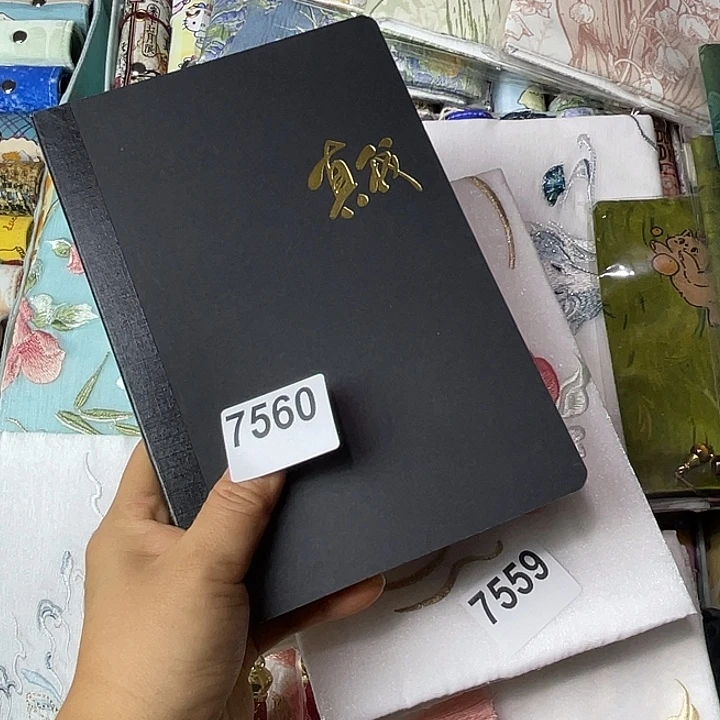 织绣A5 定页空白本7560