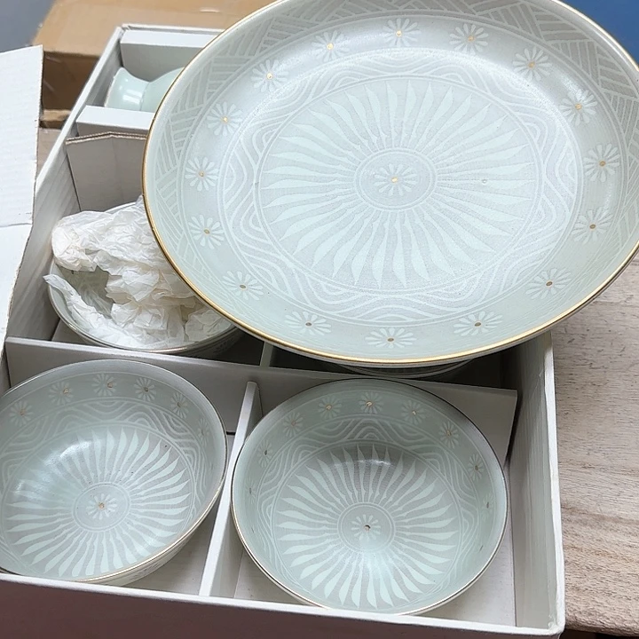 瓷片瓷器。
