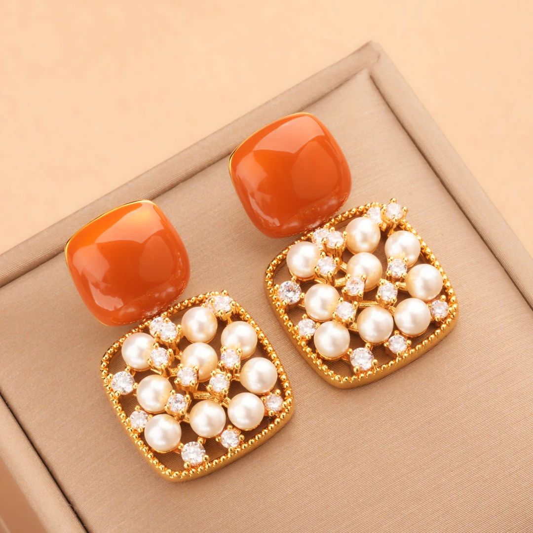 铜合金合成锆石耳饰 复古珍珠耳环轻奢高级感时尚精致滴釉耳钉女