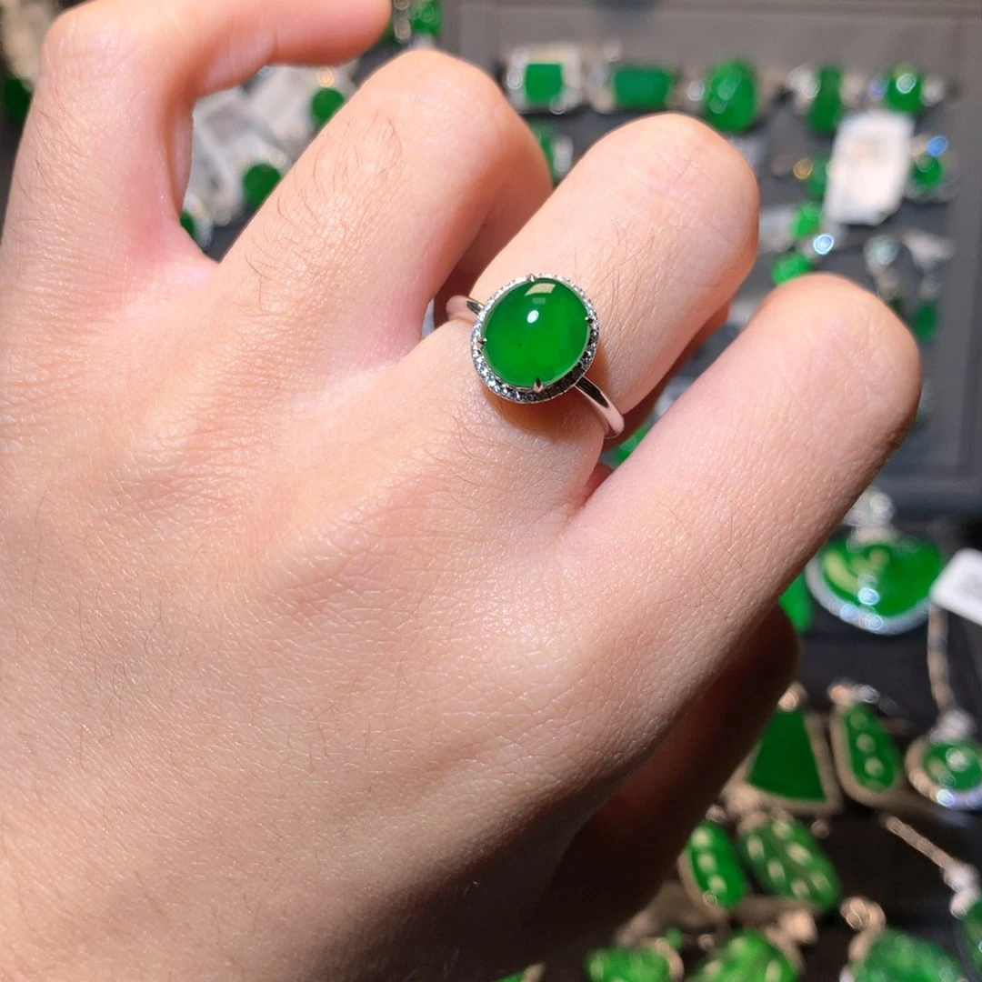 翡翠戒指18K金镶嵌蛋面
