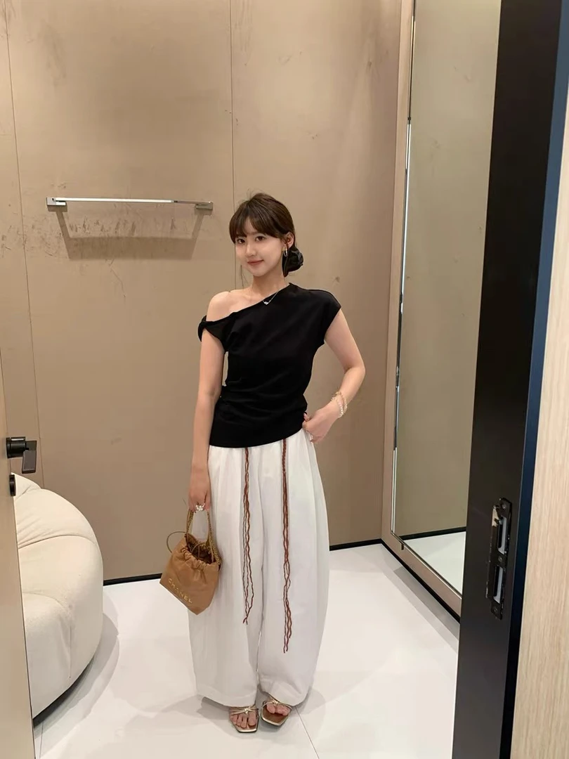 灰灰呀！9138 设计师款！斜肩小众单扭结肩带短袖T恤