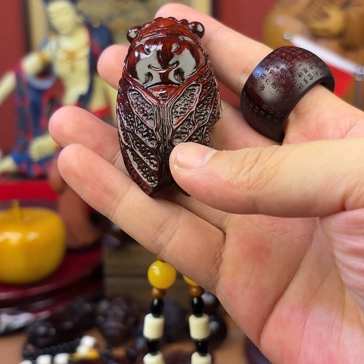 非洲紫檀（红花梨）蝉