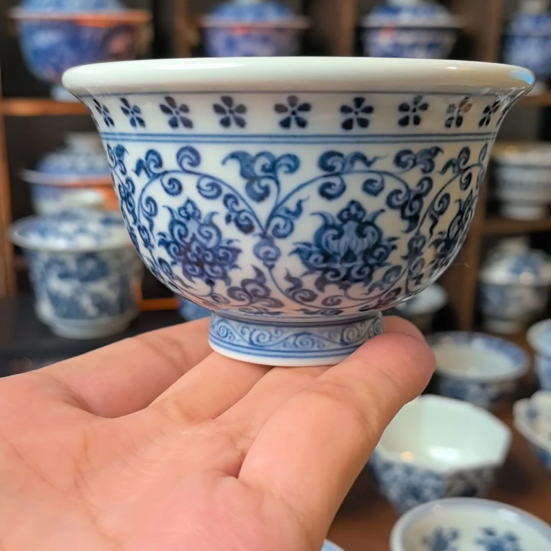 仿明永乐青花缠枝莲压手杯100cc