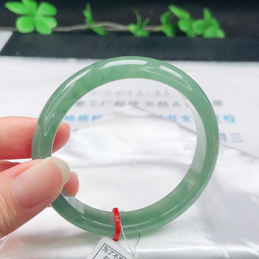 翡翠手镯未镶嵌54圈