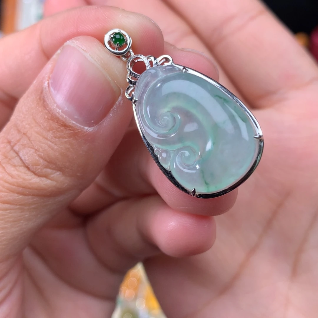 翡翠吊坠(不含链)18K金镶嵌