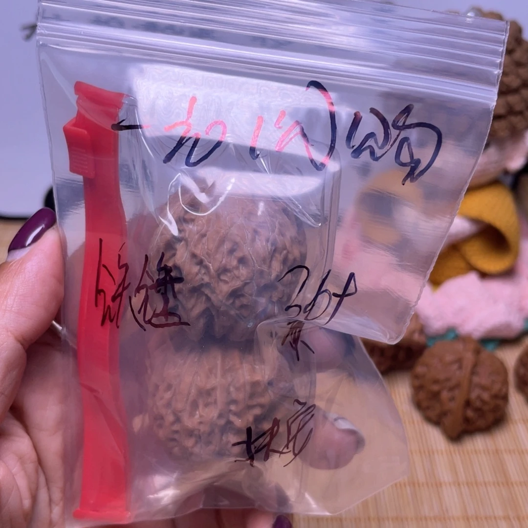 L***安吊坠文玩核桃文玩核桃手玩把件